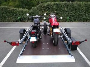 D_1.jpg Doppelter Motorradanhänger