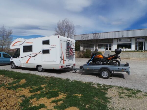 HAAA.jpg Kippplattform: 2,60 m x 1,53 m / 750 kg BRENDERUP