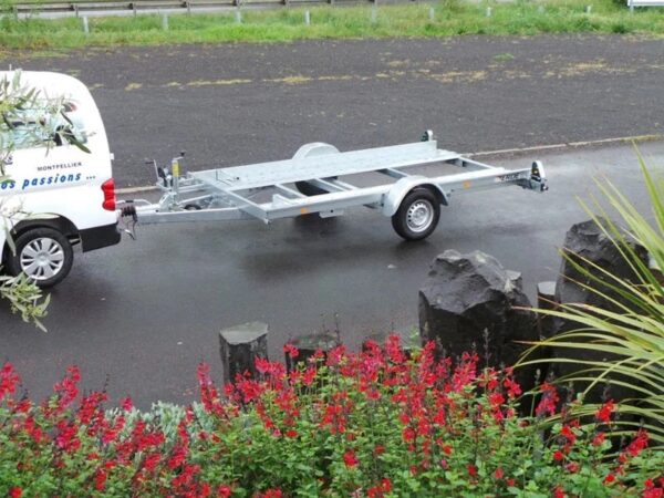 T111.jpg Einachsiger Autotransporter 1300kg