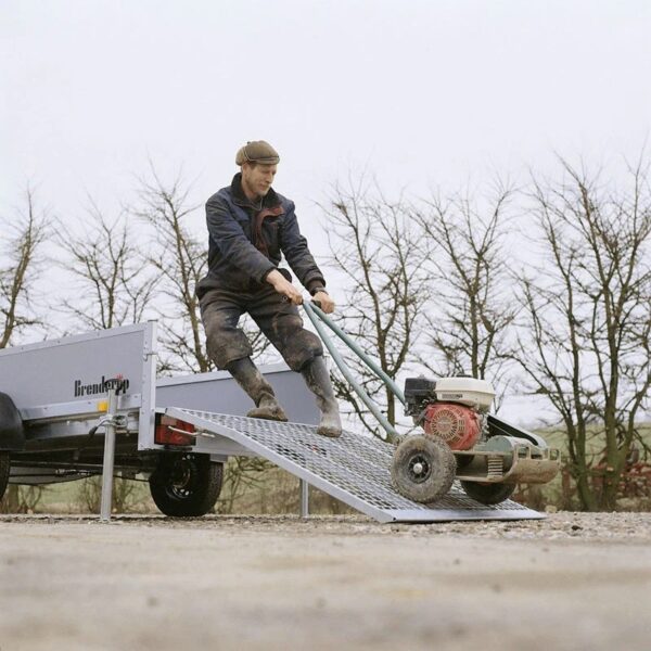 VVVVV.jpg BRENDERUP 2.05 m x 1.28 m 750 kg