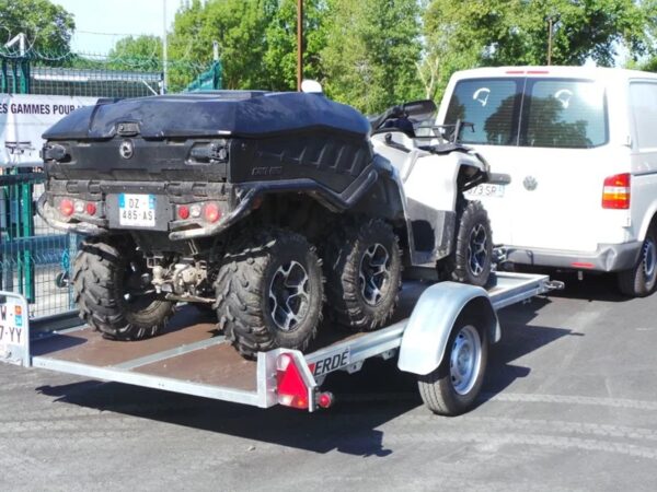 YA.jpg Kippbare Plattform: 3,00 m x 1,70 m / 1300 kg ERDE