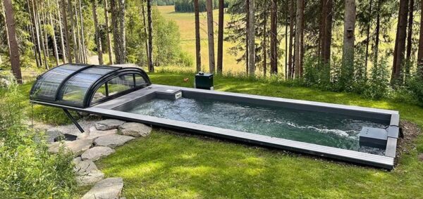 Sofort nutzbarer 6,11 x 2,5 m Containerpool mit Dach, Premium-Paket