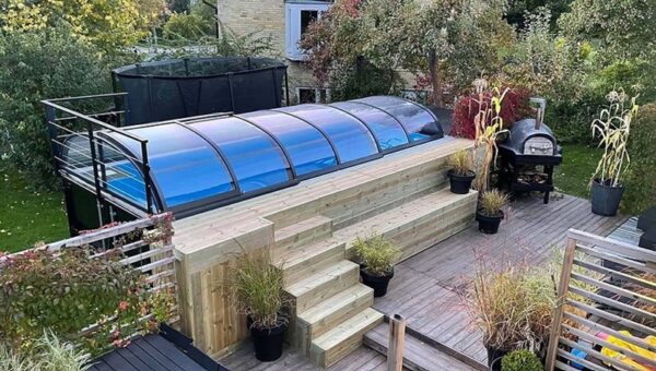 Sofort nutzbarer 6,11 x 2,5 m Containerpool mit Dach, Premium-Paket