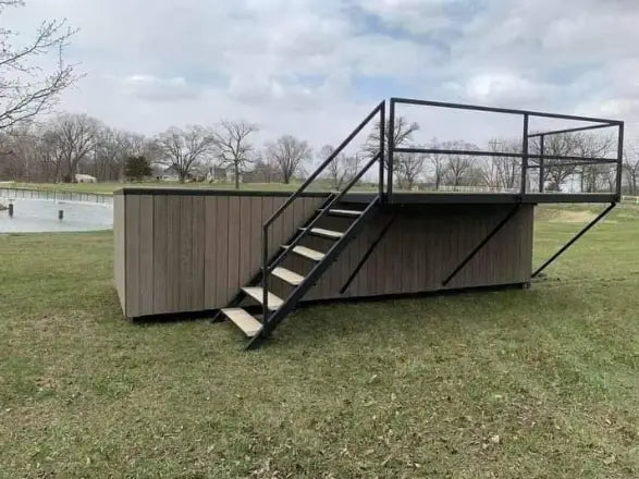 Aufstellpool in Containerbauweise mit integrierter Terrasse